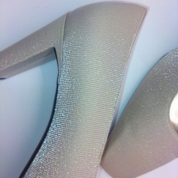 Women's 3" heel 👠, Sparkle Champagne/Nude color, SZ: 7 1/2M - Picture 9 of 13